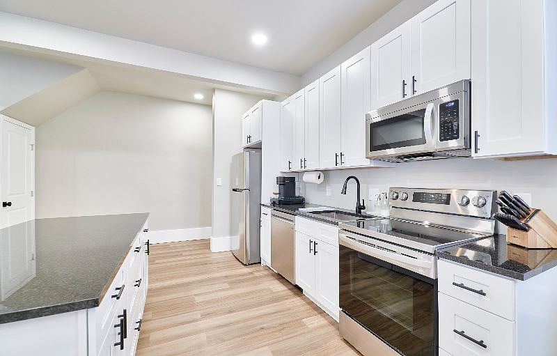 Furnished Finder property 433698_1 photo 9