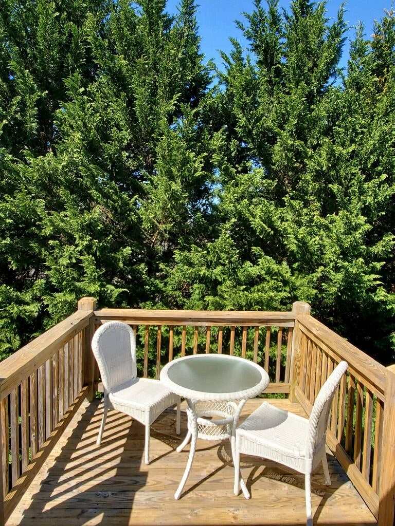 upstairs another small deck
