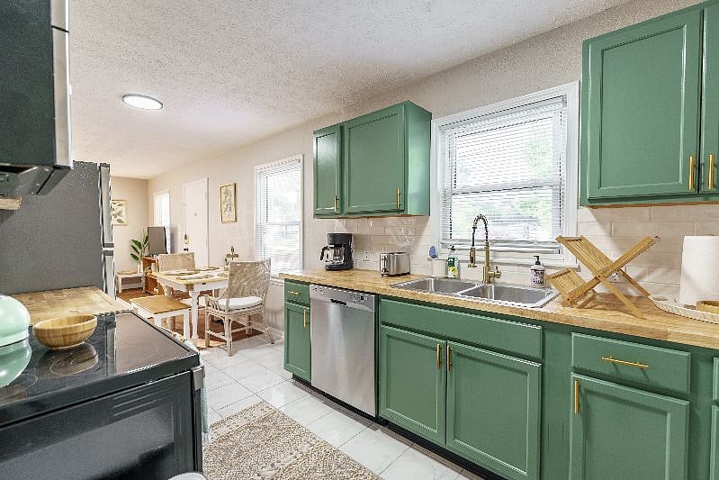 Furnished Finder property 433882_1 photo 9