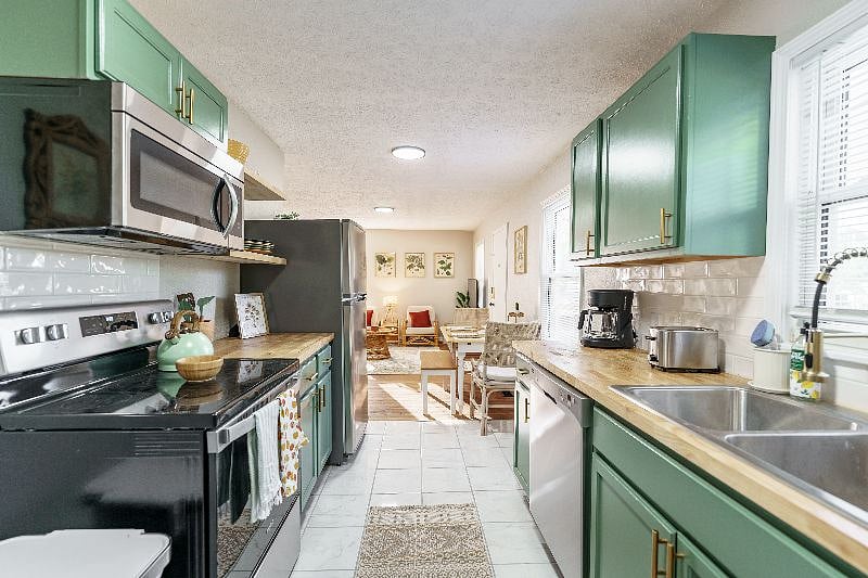Furnished Finder property 433882_1 photo 10