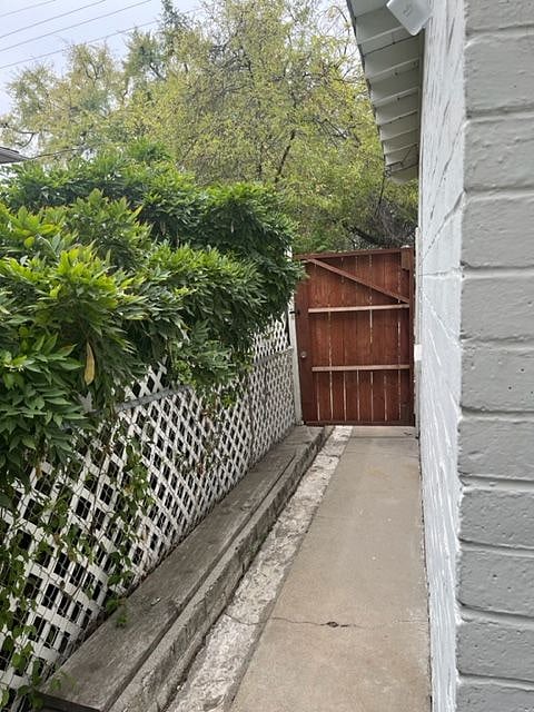 PRIVATE ENTRANCE