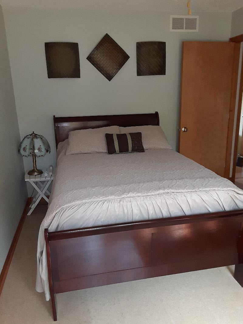 Bedroom for rent.
