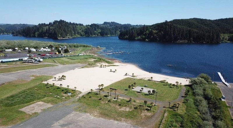Wulfy beach in town is walking distance.