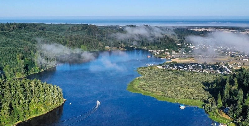 Beautiful Lakeside. Where the lake meets the beach, ocean, streams, rivers and ocean. Explore and have fun.