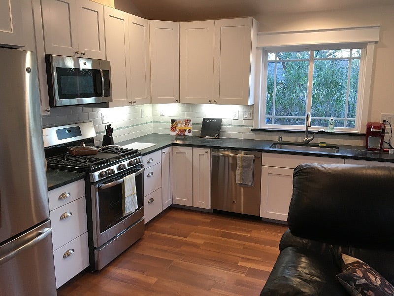 Full kitchen, stone counters