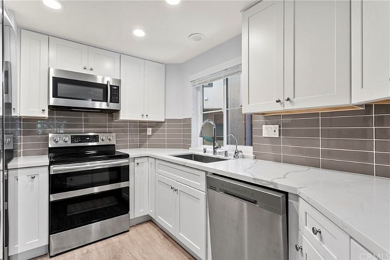 Furnished Finder property 434241_1 photo 22