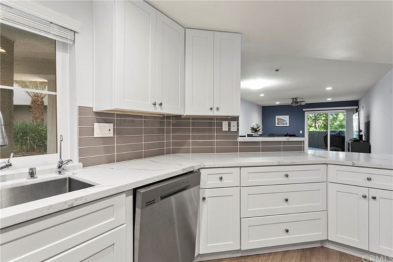 Furnished Finder property 434241_1 photo 21