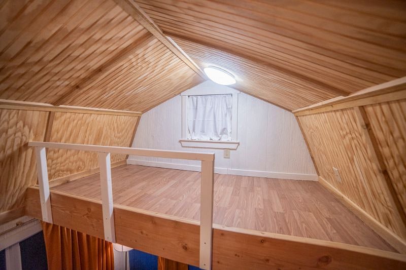 You can store stuff on the other loft.