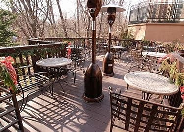 Outdoor sitting at the restaurant bar to smoke and chat with friends or other tenants.