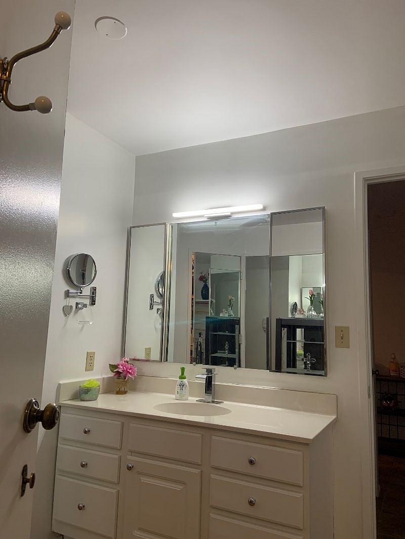 Large lighted mirror
