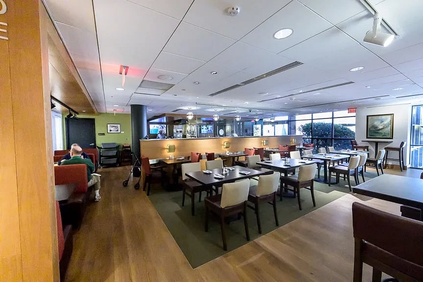 Full service restaurant bar with stunning sitting area to entertain your guests. The restaurant will deliver your food for free to your unit if you prefer to eat in private.