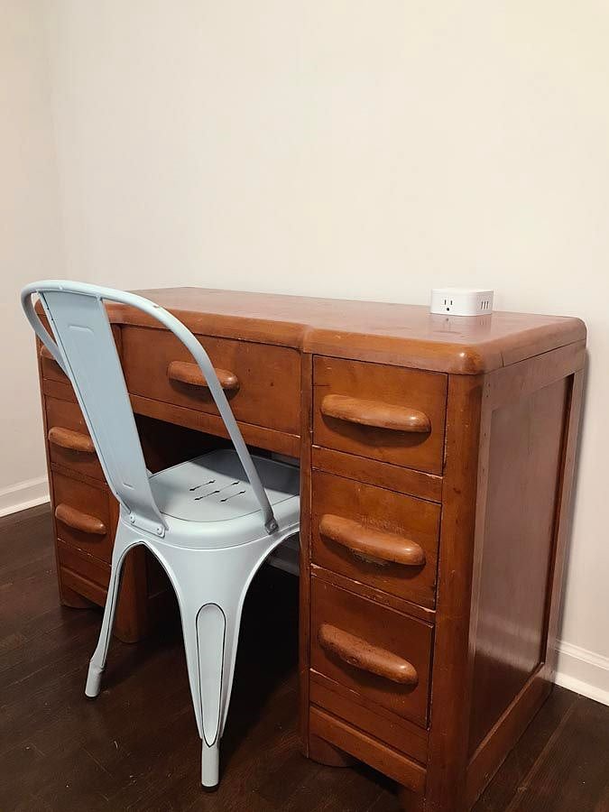 desk in bedroom