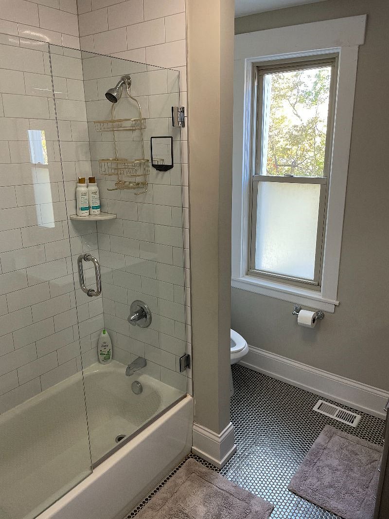 Upstairs full bathroom