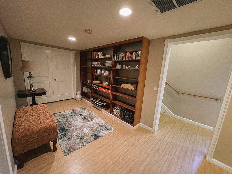 Lounge area with books and games