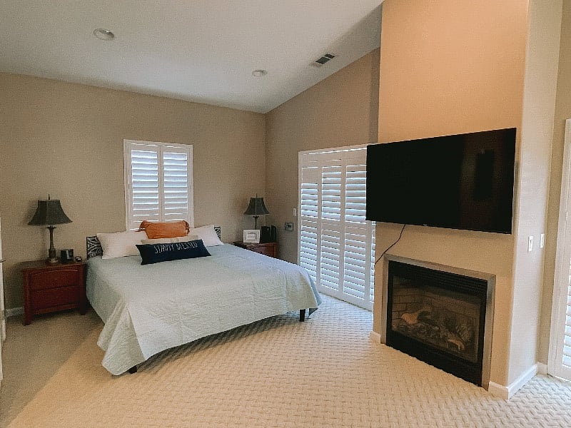 Upstairs bedroom with King Bed and Smart TV and Fireplace. 