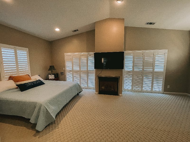 Upstairs bedroom with King Bed and Smart TV and Fireplace. 