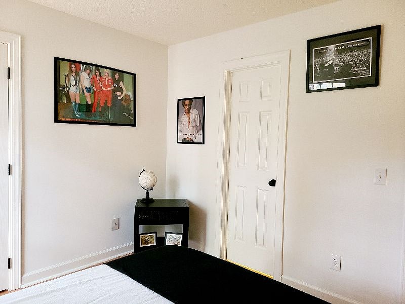 Bedroom access to hallway bathroom