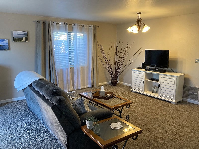 Lounge room
Reclining double couch