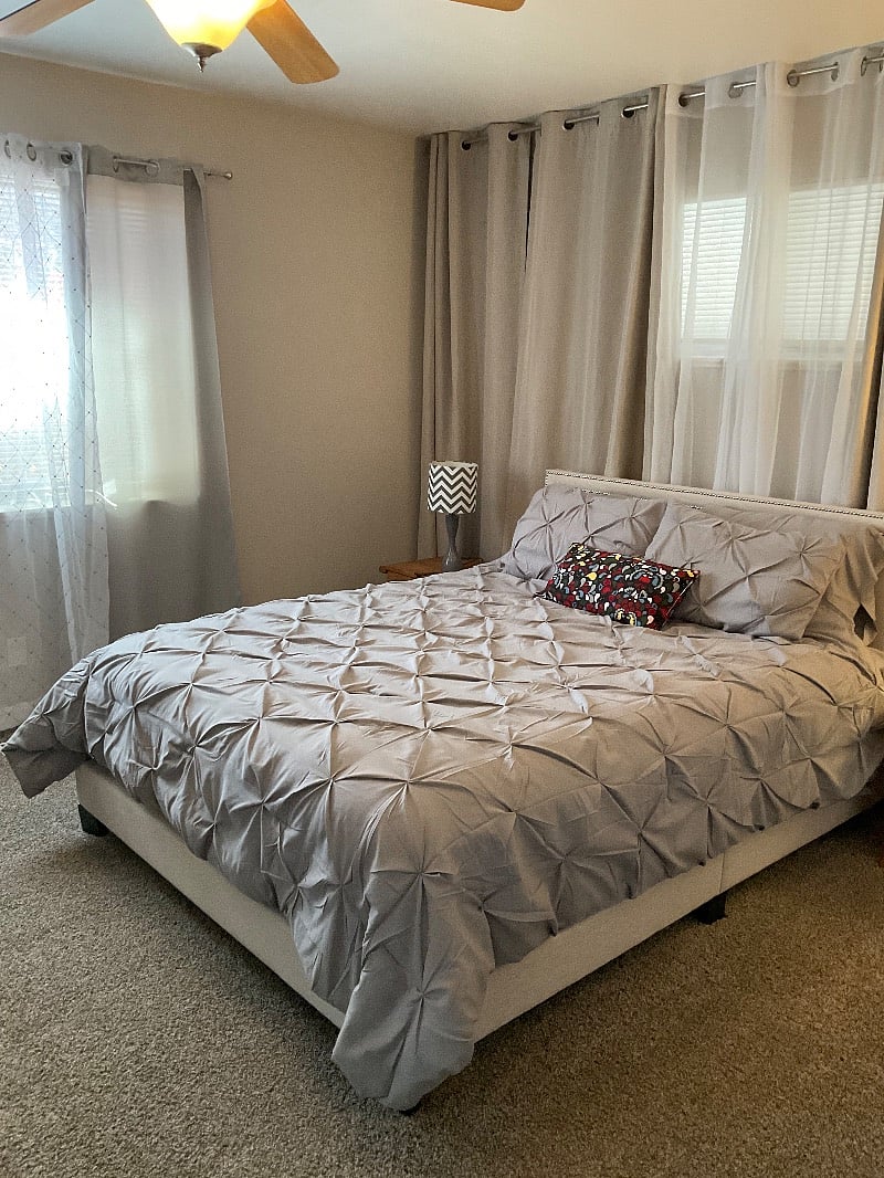 Master bedroom Queen bed