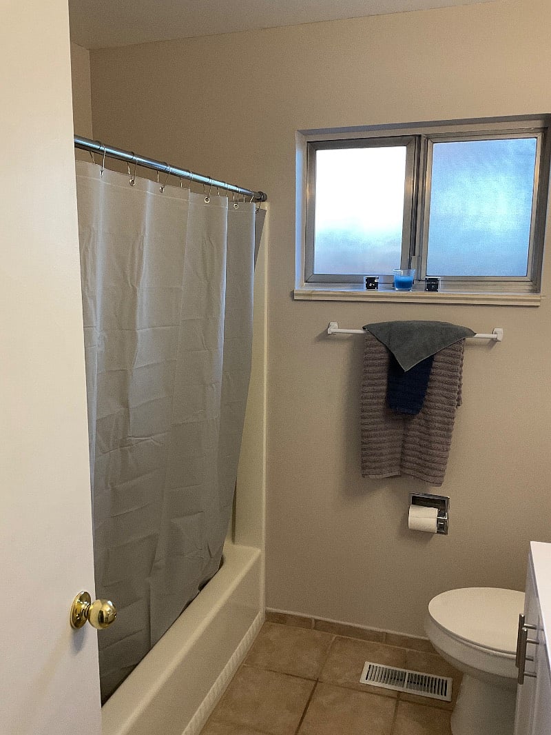 Bathroom # 2. Tub / Shower