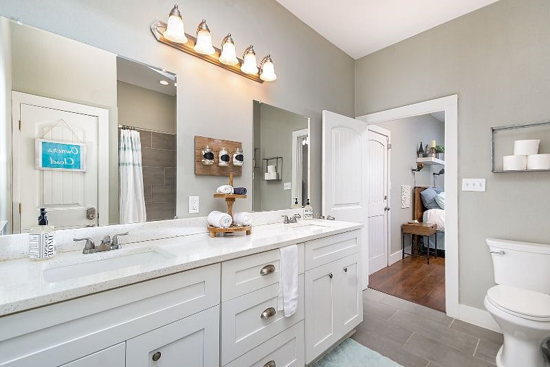 Full bathroom 1 with double vanity