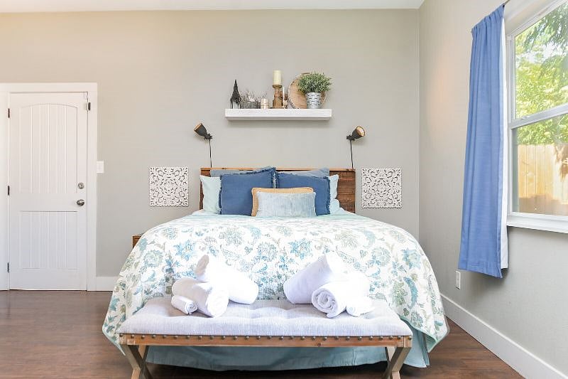 Bedroom 1 with queen size bed.