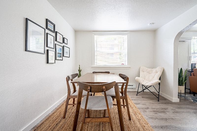 Dining/seating area