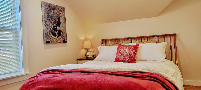 Room 5
contact us for specials
503-319-9110
Included:
Lg closet
Chest if drawers
Frig in room
TV
Open
TV
Queen bed
Chest of drawers
$1100mo.