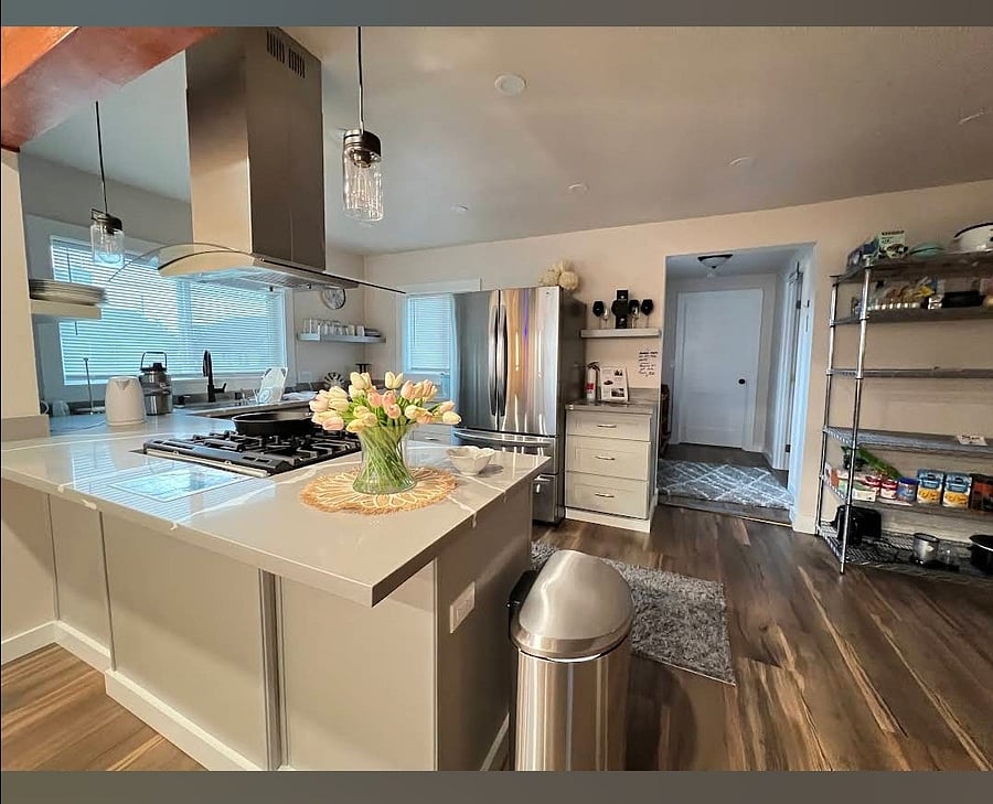 Full kitchen