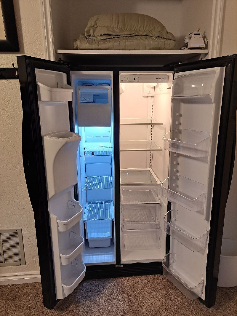 Full-size refrigerator 