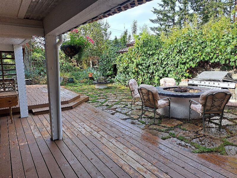 Gas fire sitting area and BBQ