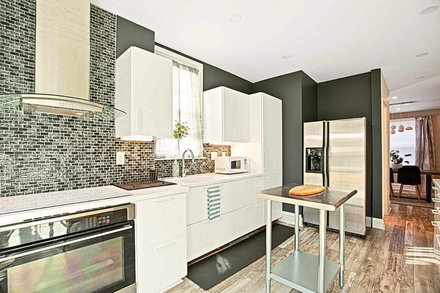 "The house felt like a home away from home" - Lisa. The sleek, newly renovated kitchen design combines luxury with functionality.