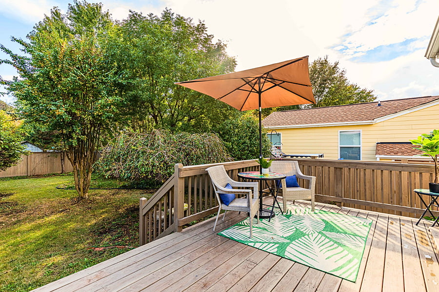 Dine al fresco on the spacious deck and catch a sunrise or one of Virginia's famous colorful sunsets.