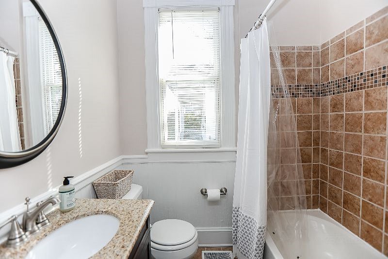 Main Bathroom, Full