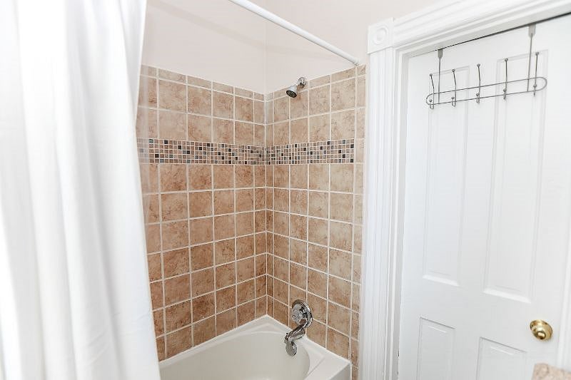 Main Bathroom, Full