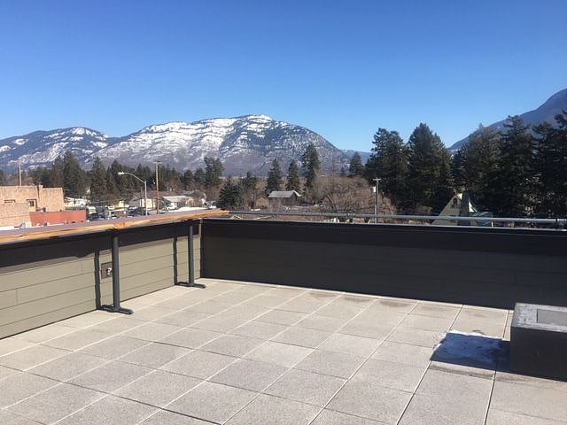 Shared rooftop patio with 360 valley wide views!