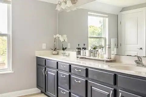 King size bathroom