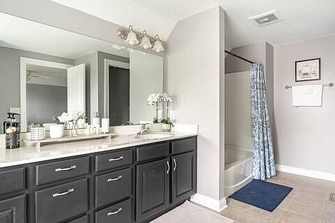 King size bathroom