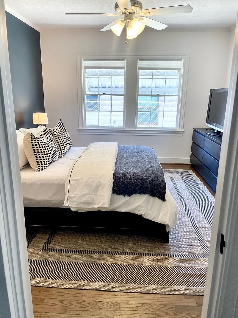 secondary room with queen bed