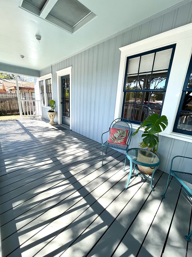 front porch entrance with a few stairs