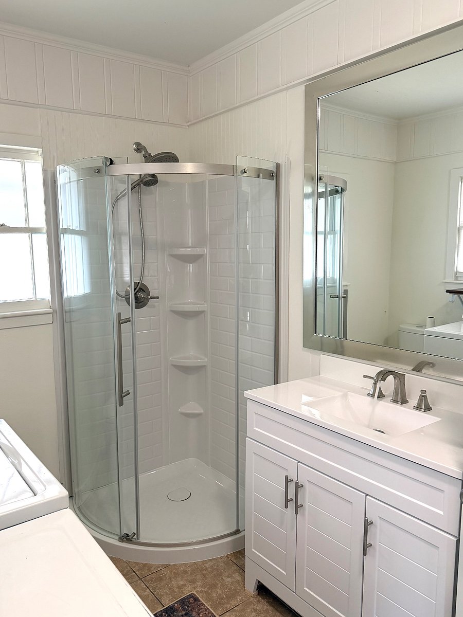 secondary bathroom with washer and dryer