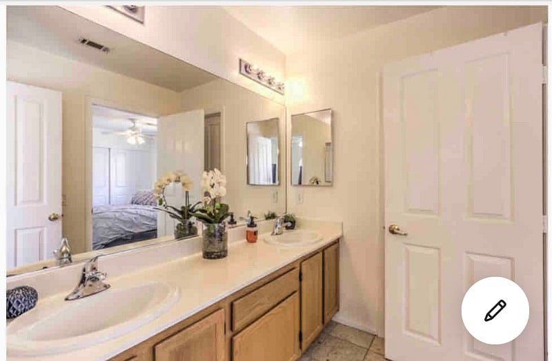 Shared bathroom for 2 guest rooms upstairs.