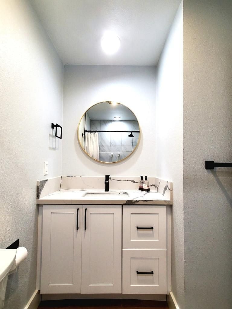 Guess bathroom