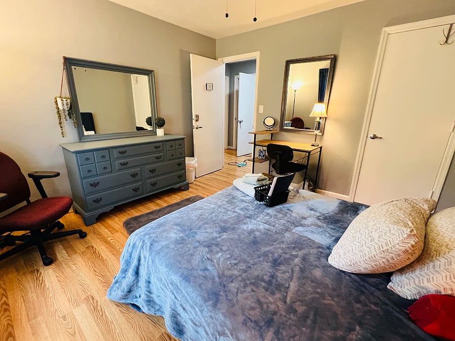 Tranquil Room in Garden House Avail until 15 may- $885. Shared Bath with 1 other room