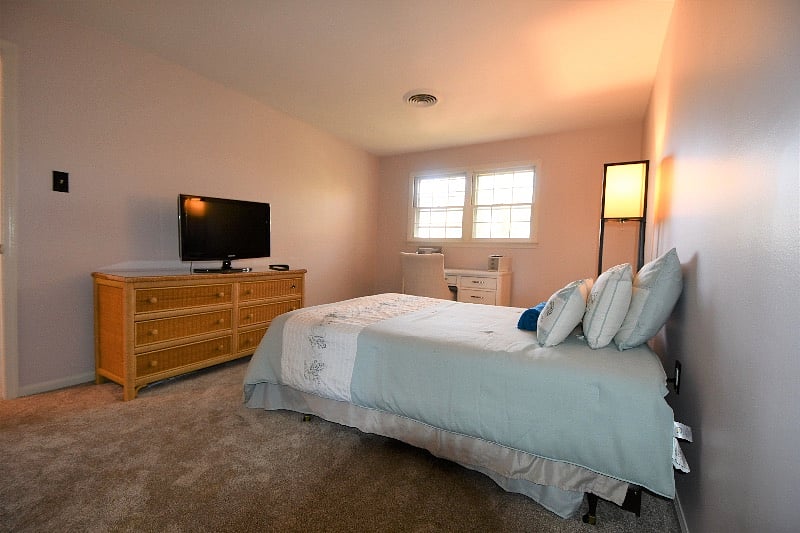 Bdrm 170 sqft