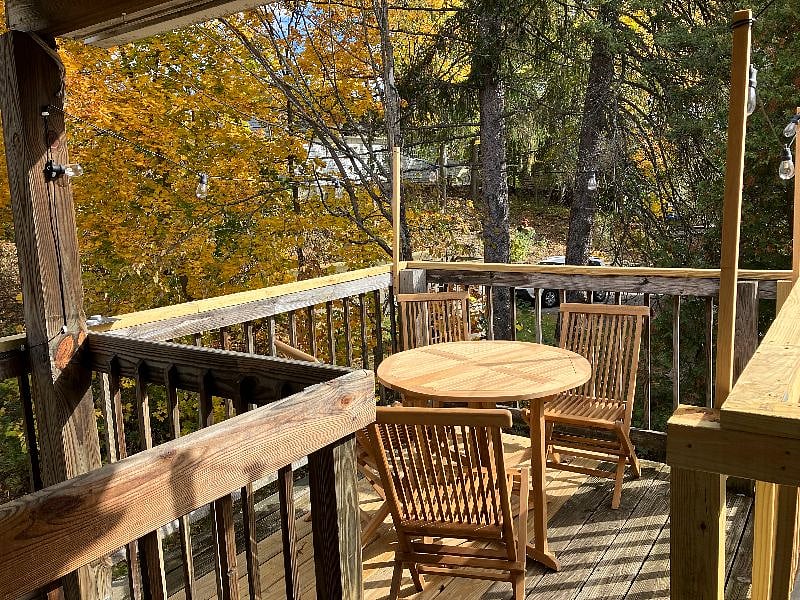 Outdoor patio/dining area