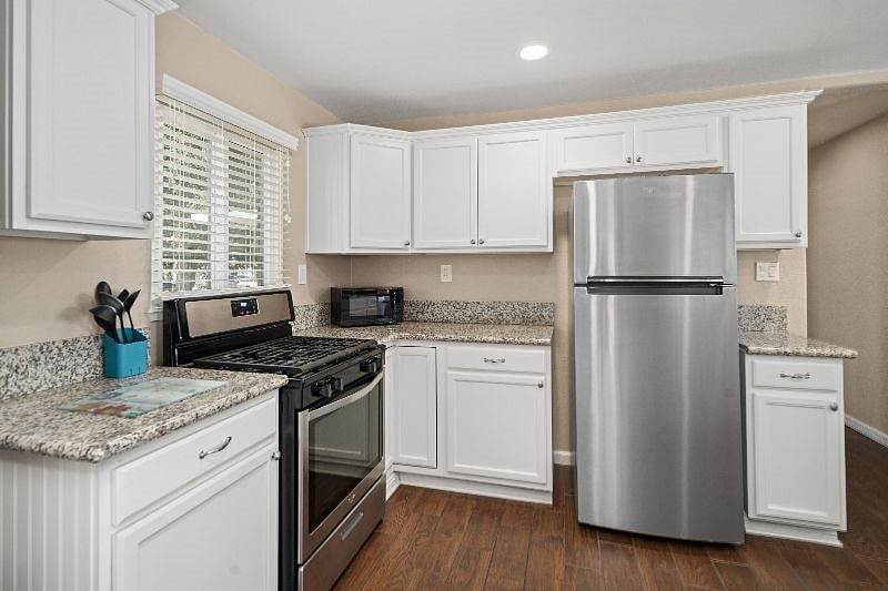 Furnished Finder property 436010_1 photo 11