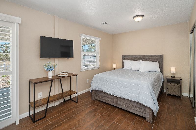 Furnished Finder property 436010_1 photo 17