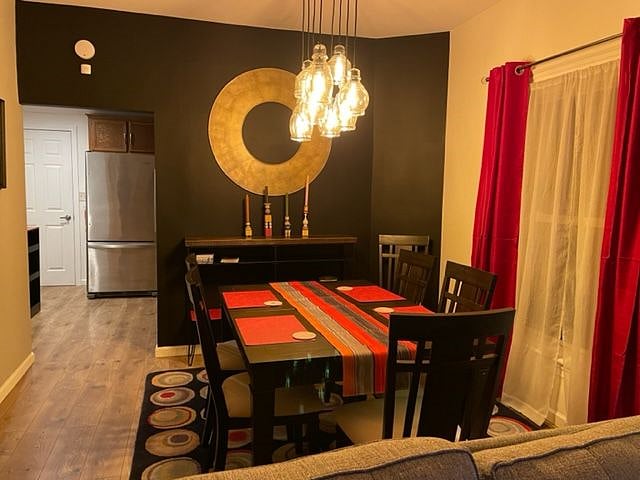 dining area showing entrance to kitchen
