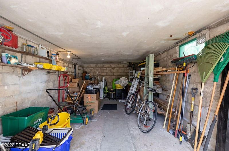 1 Car Garage view